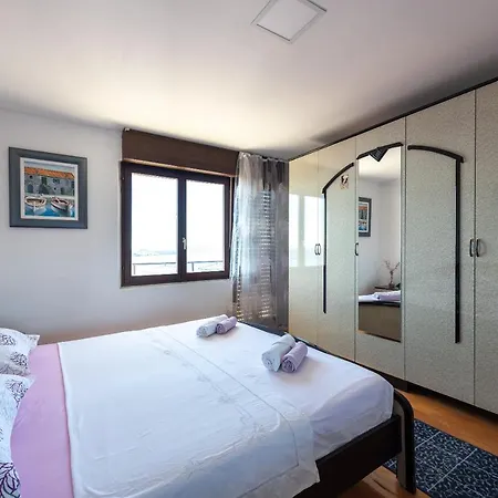 Ciovo With Jacuzzi And View On Island Apartment Trogir