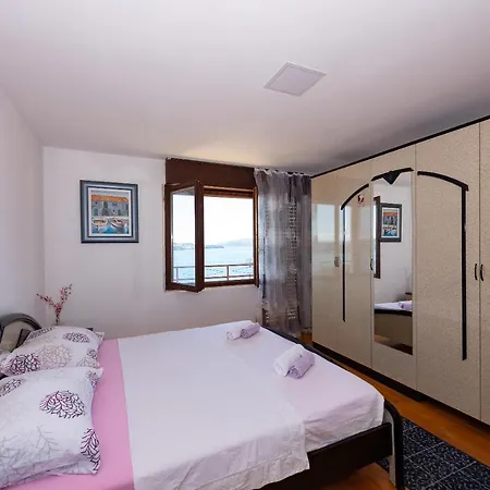Ciovo With Jacuzzi And View On Island Apartment
