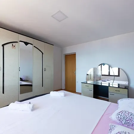 Ciovo With Jacuzzi And View On Island Apartment Trogir