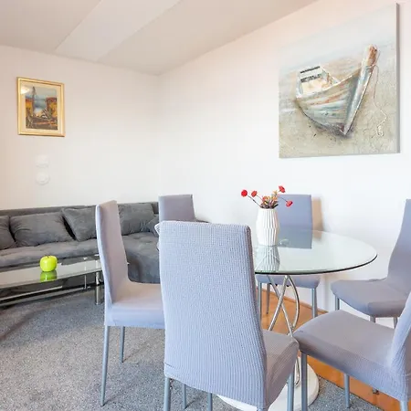 Apartment Ciovo With Jacuzzi And View On Island
