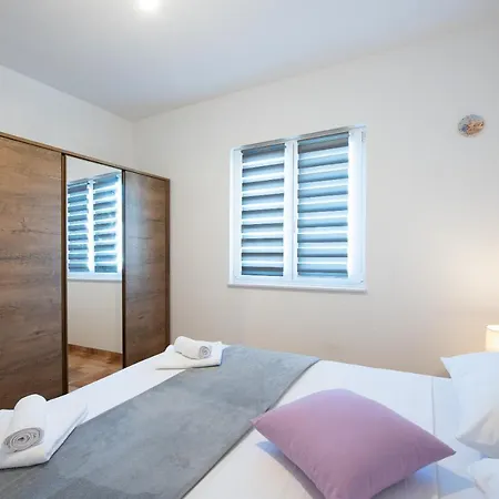Apartment Ciovo With Jacuzzi And View On Island *